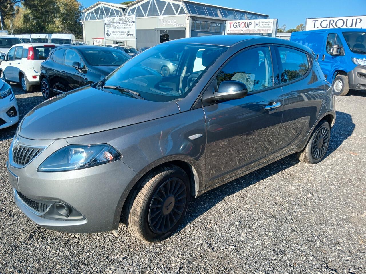 Lancia Ypsilon 1.0 FireFly S&S Hybrid Ecochic Silver