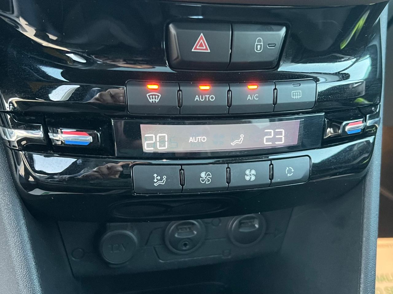 Peugeot 2008 1.6 HDi 115 CV Allure