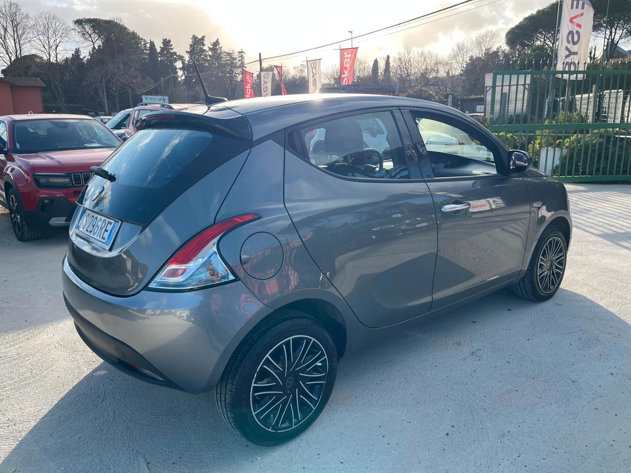 Lancia Ypsilon 1.0 FireFly 5 porte S&S Hybrid Oro