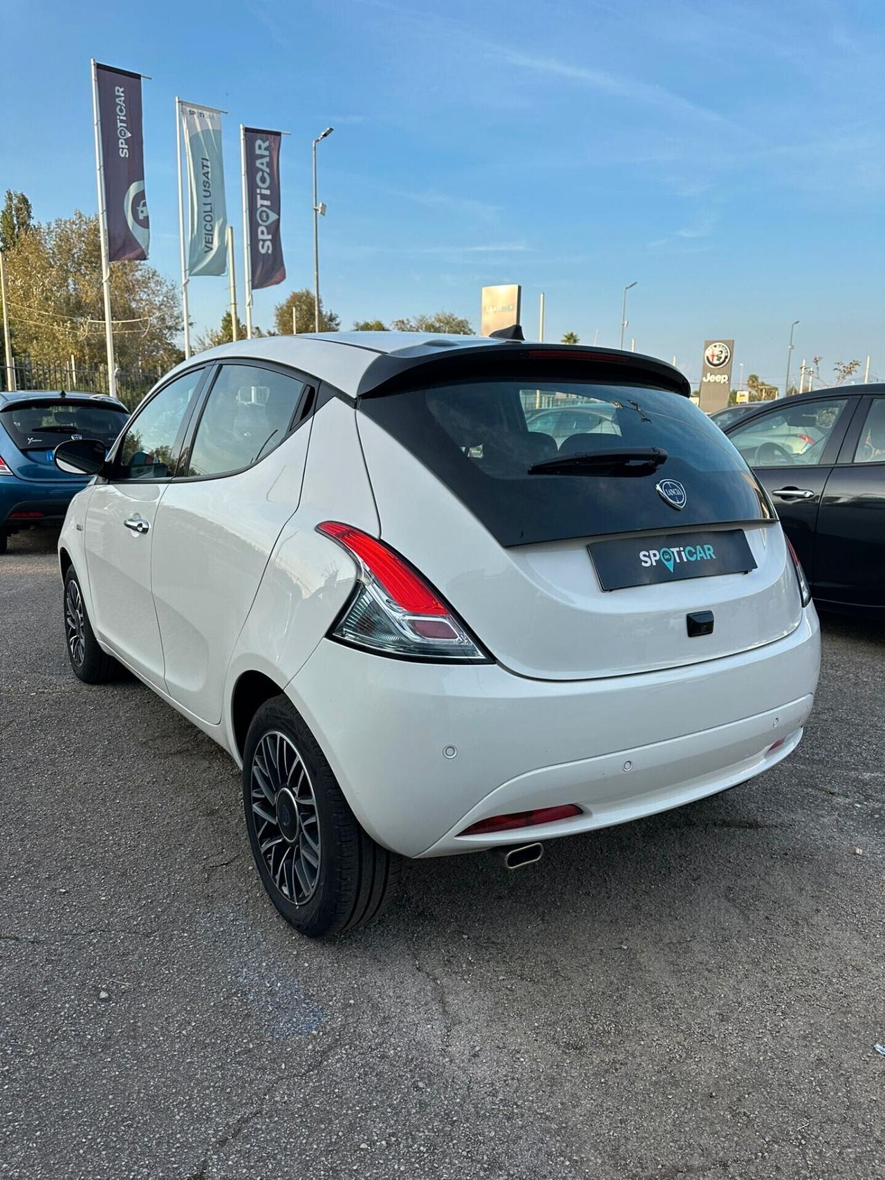 Lancia Ypsilon 1.0 Hybrid Platino 2024 FULL