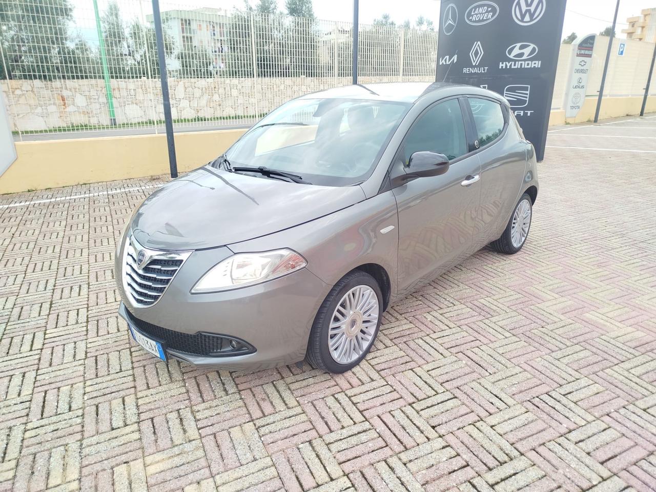 Lancia Ypsilon 1.2 69 CV 5 porte GPL Ecochic Gold