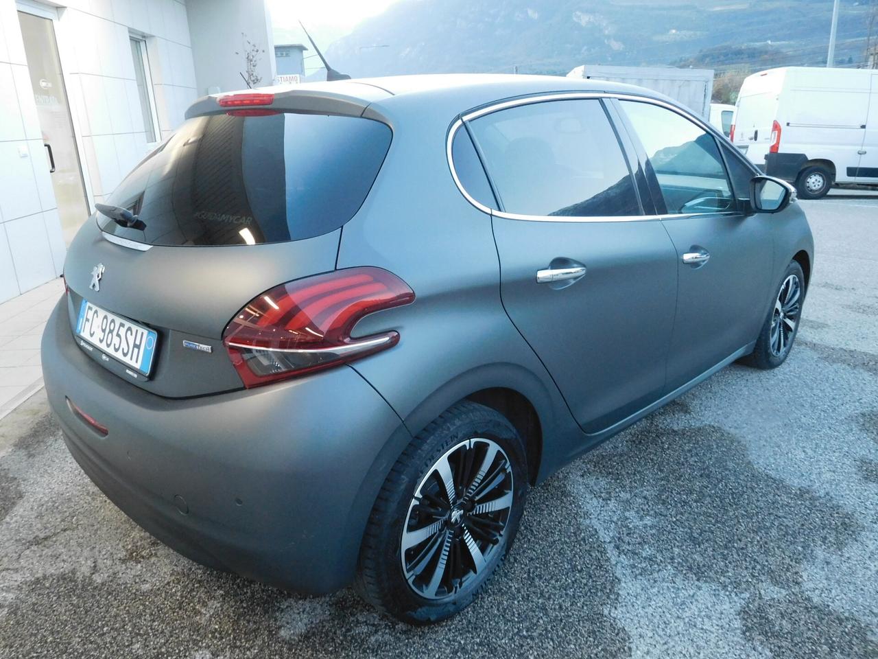 Peugeot 208 PureTech Turbo 110 S&S 5 porte Allure Nero opaco