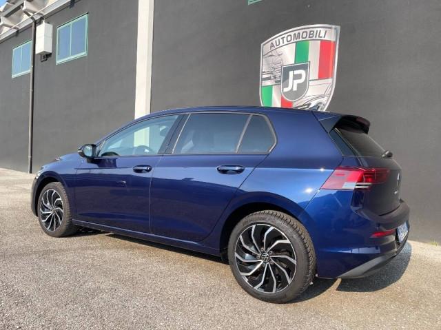 Volkswagen Golf 1.0 etsi 110cv dsg Luci amb PDC Vetri Scuri