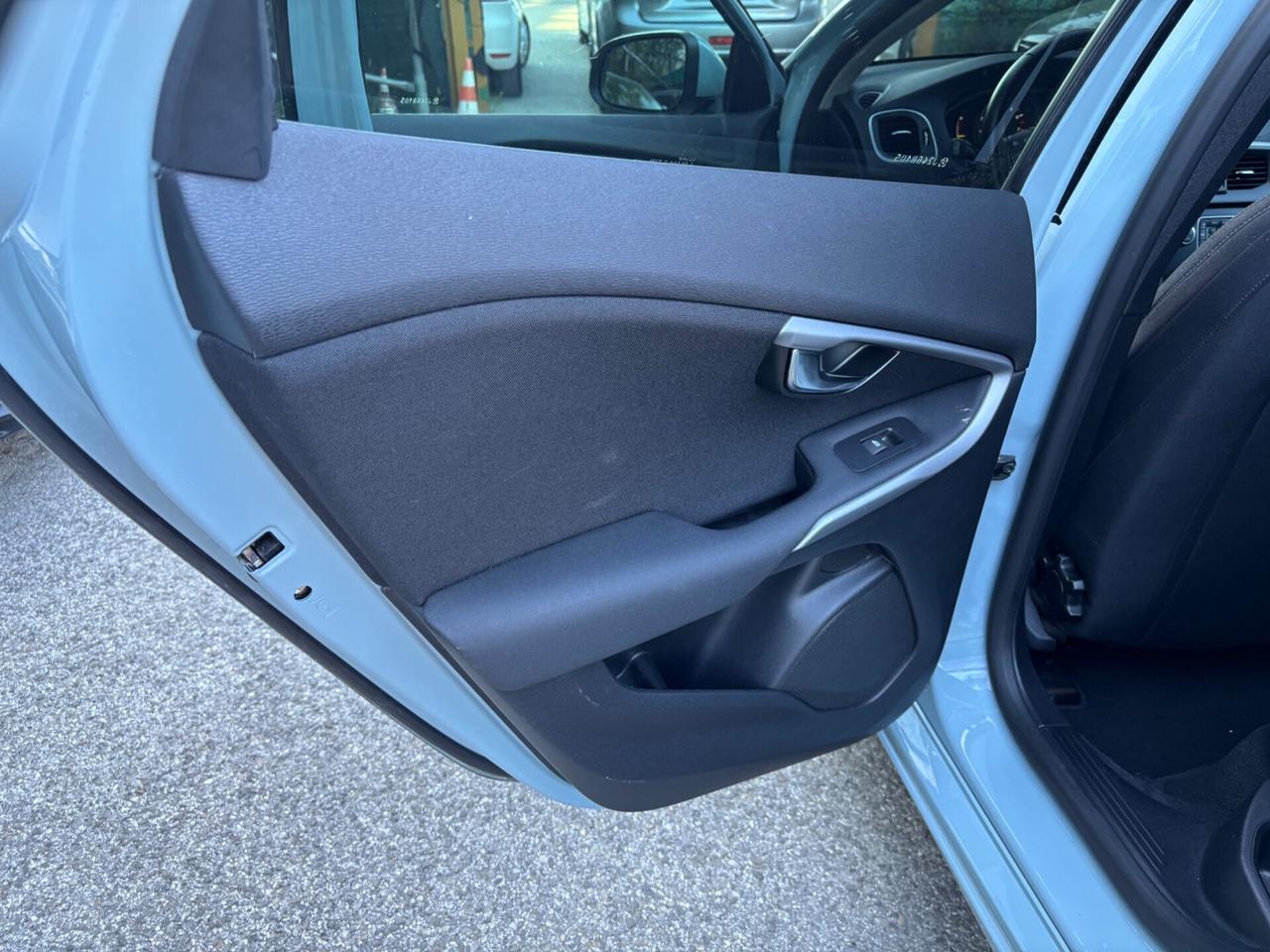 Volvo V40 T2 Kinetic BENZINA OK neopatentati