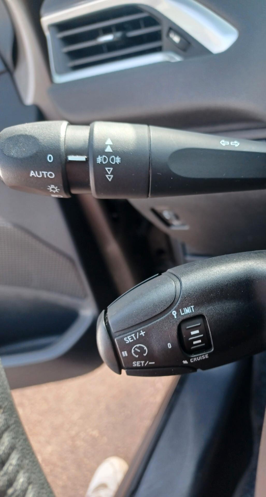 Peugeot 208 1.6 e-HDI 5 porte Allure ANNO 2015