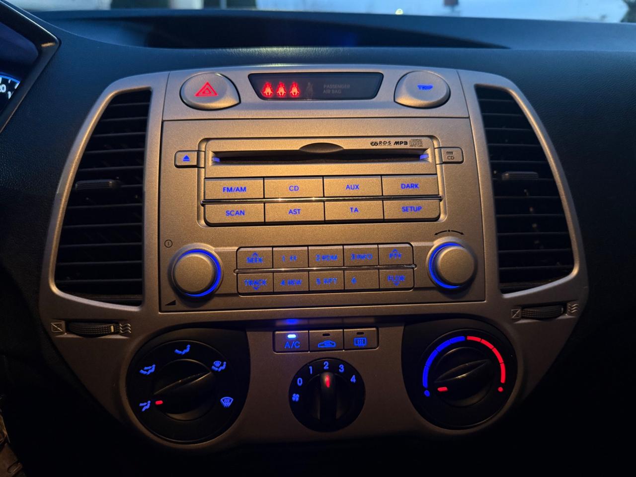 Hyundai i20 1.2 5p. Neopatentati no blocchi 2012