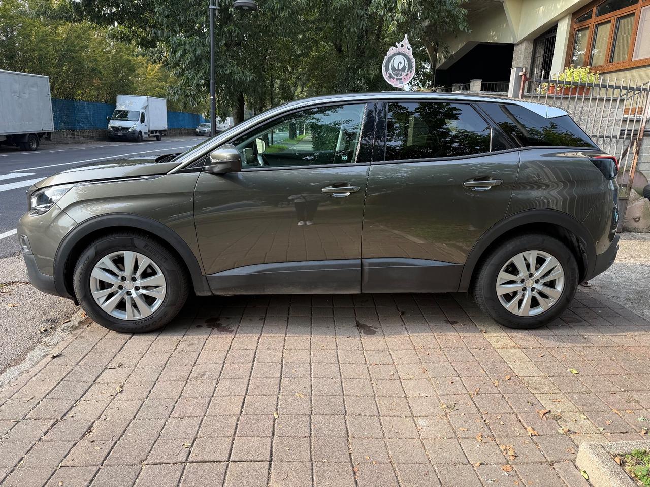 Peugeot 3008 BlueHDi 130 S&S EAT8 Business