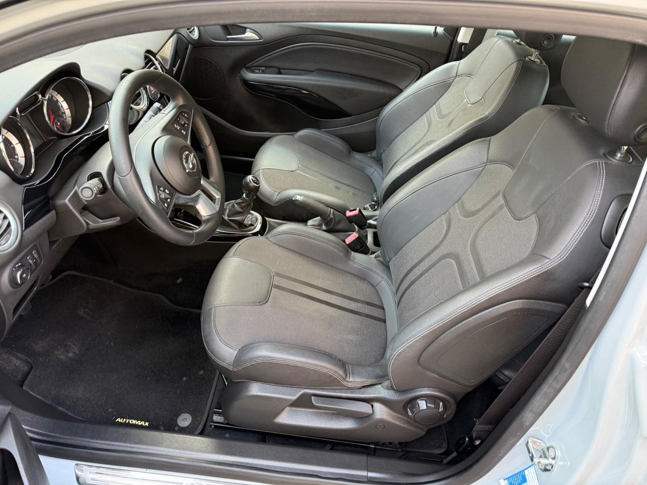 Opel Adam 1.2 70 CV Black Jack