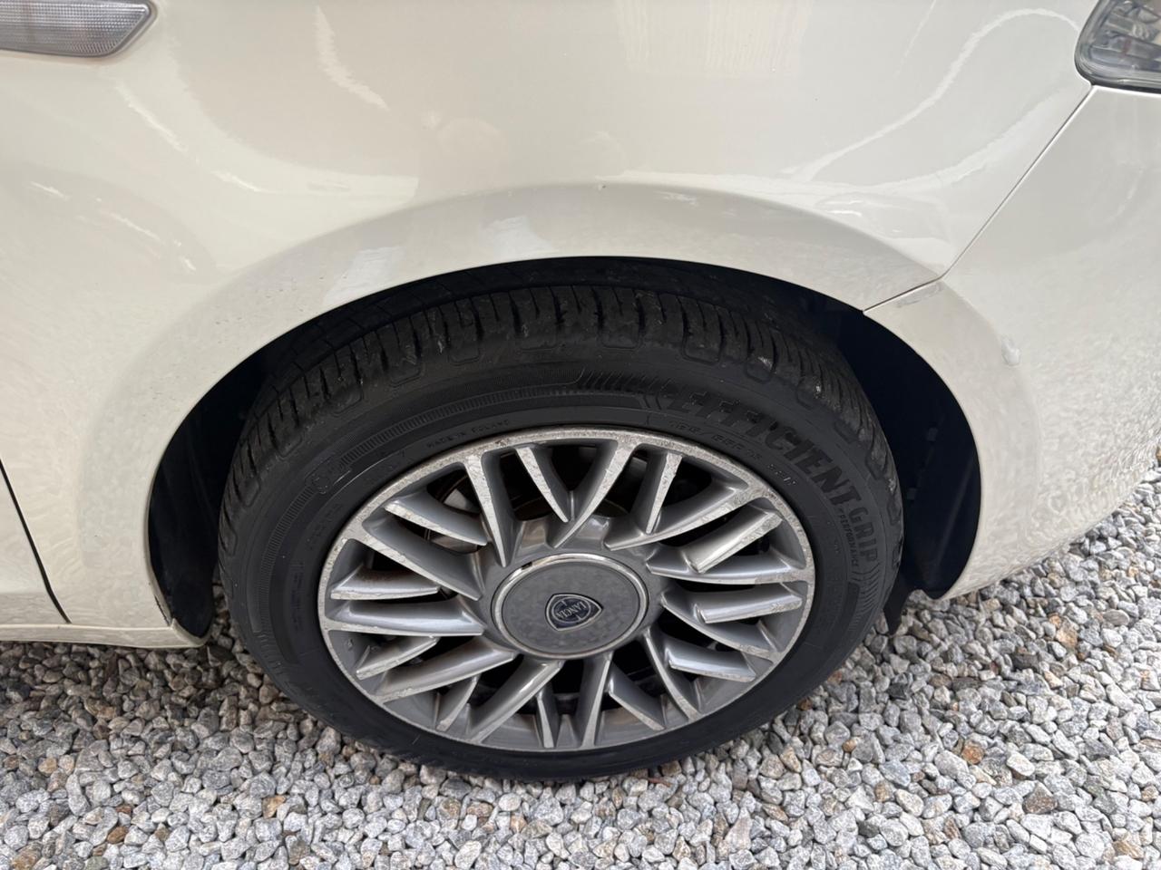 Lancia Ypsilon 1.3 MJT 16V 95 CV 5 porte S&S Silver