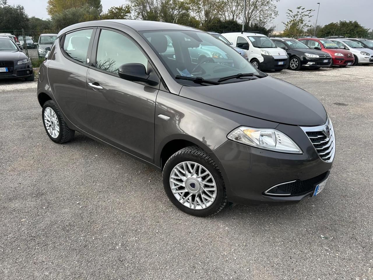 Lancia Ypsilon 0.9 TwinAir 85 CV 5 porte Metano Ecochic Gold