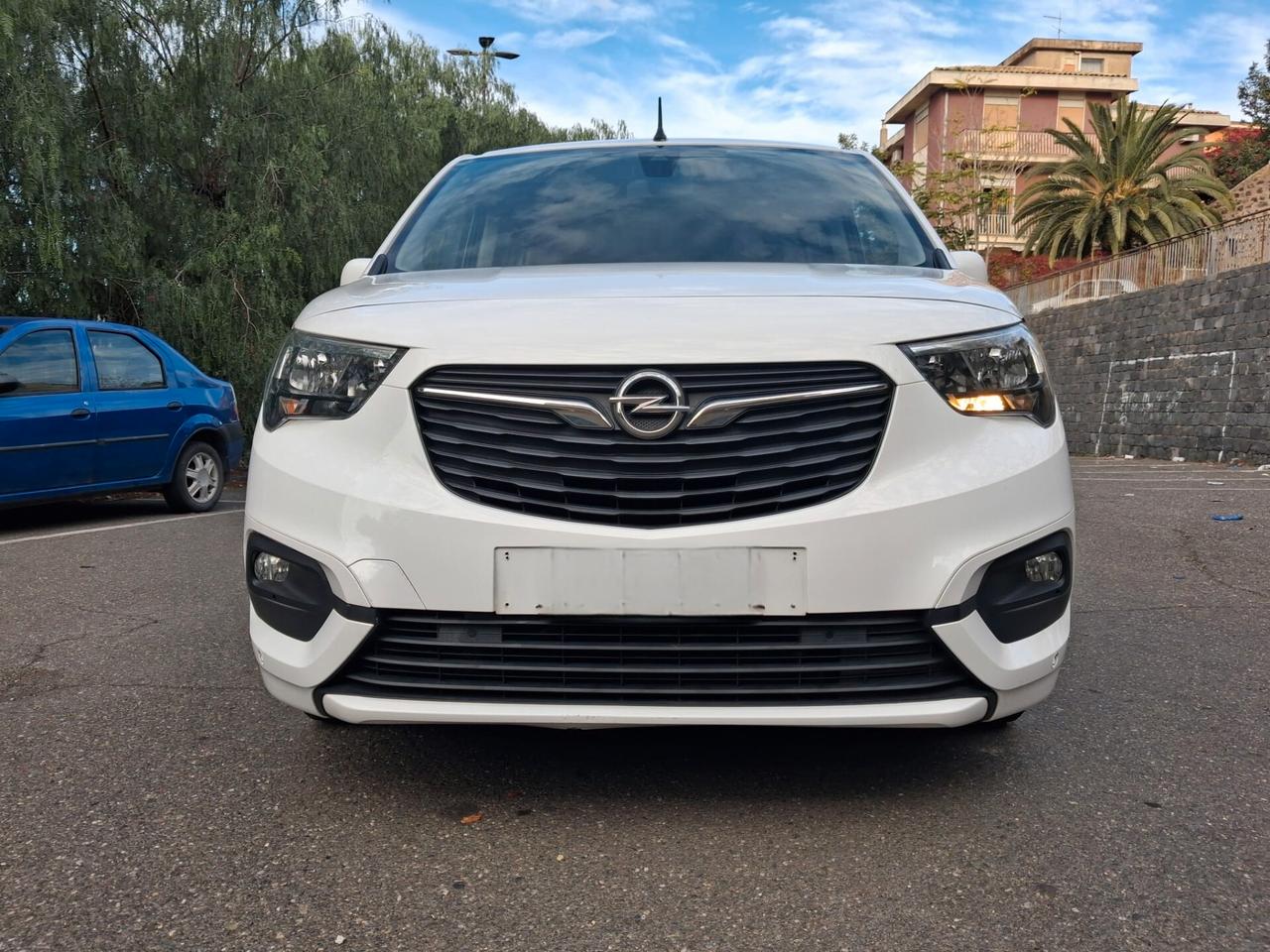 Opel Combo Life Pianale ribassato con rampa disabili in carrozzina