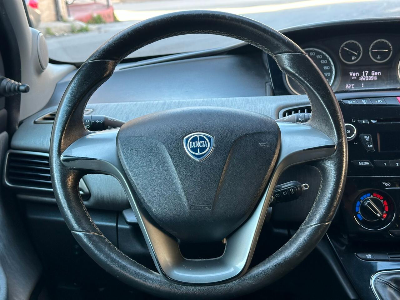 Lancia Ypsilon 1.3 MJT 16V 95 CV 5 OK neopatentati
