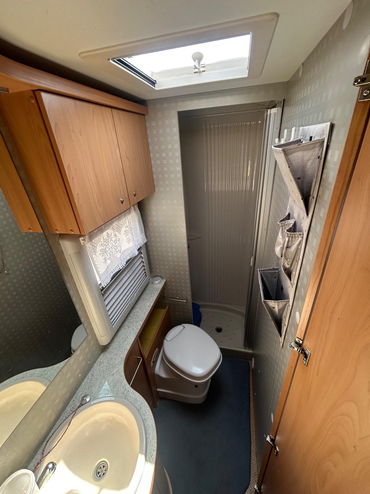 419 BURSTNER motorhome del 2005 in saldo