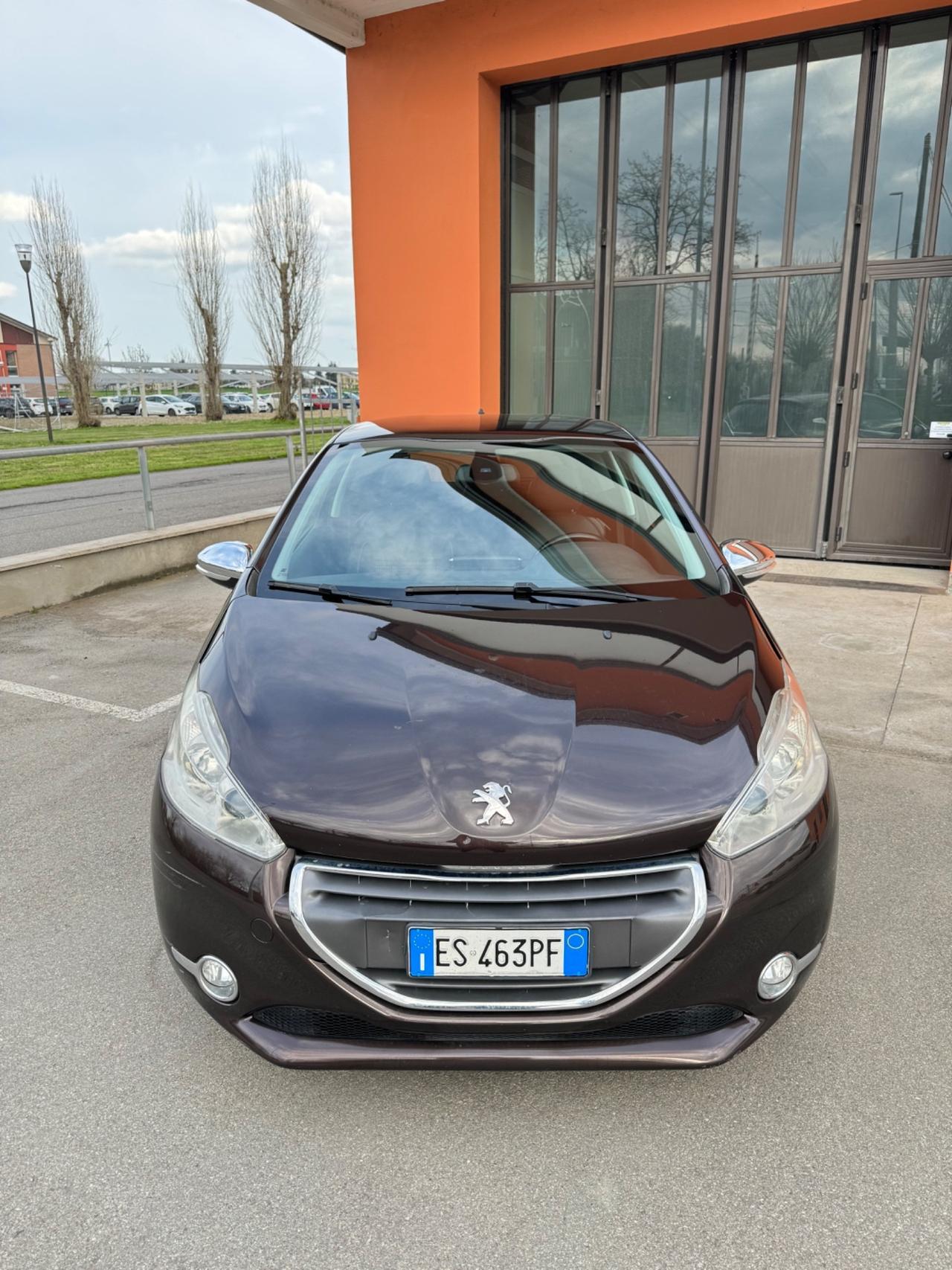 Peugeot 208 allure 1.4 diesel adatta neopatentati