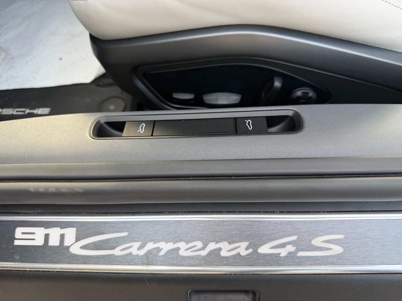 Porsche 911 Carrera 4S/tetto/scarico/led/pelle/full