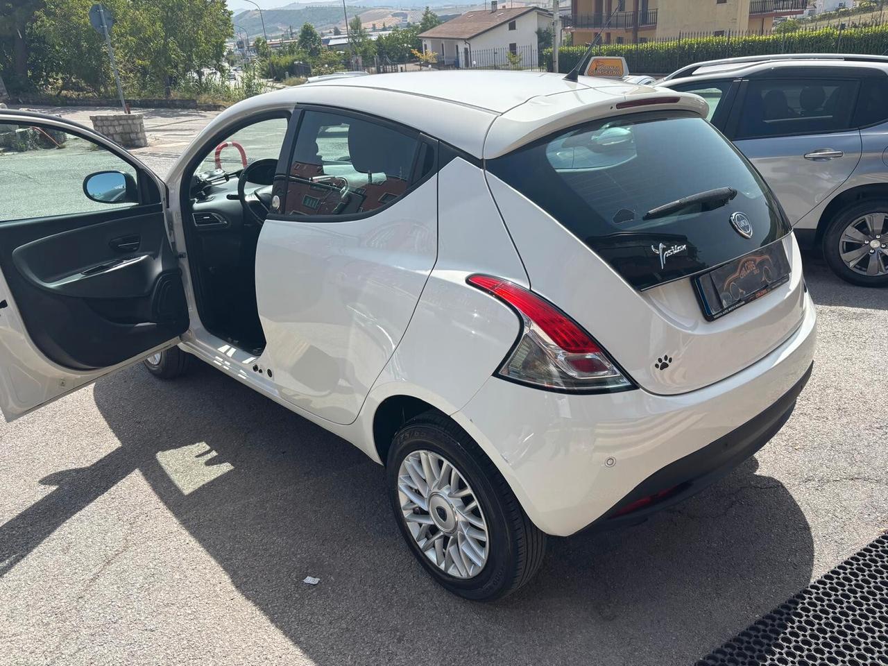 Lancia Ypsilon 0.9 TwinAir 85 CV 5 porte Metano Ecochic Gold