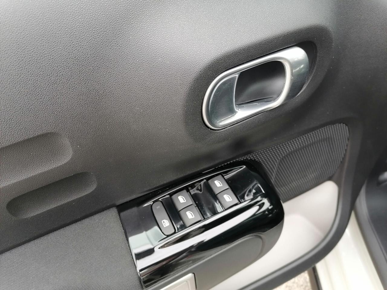 Citroen C3 1.2 BENZ/GPL Shine TETTO PANORAMICO FULL