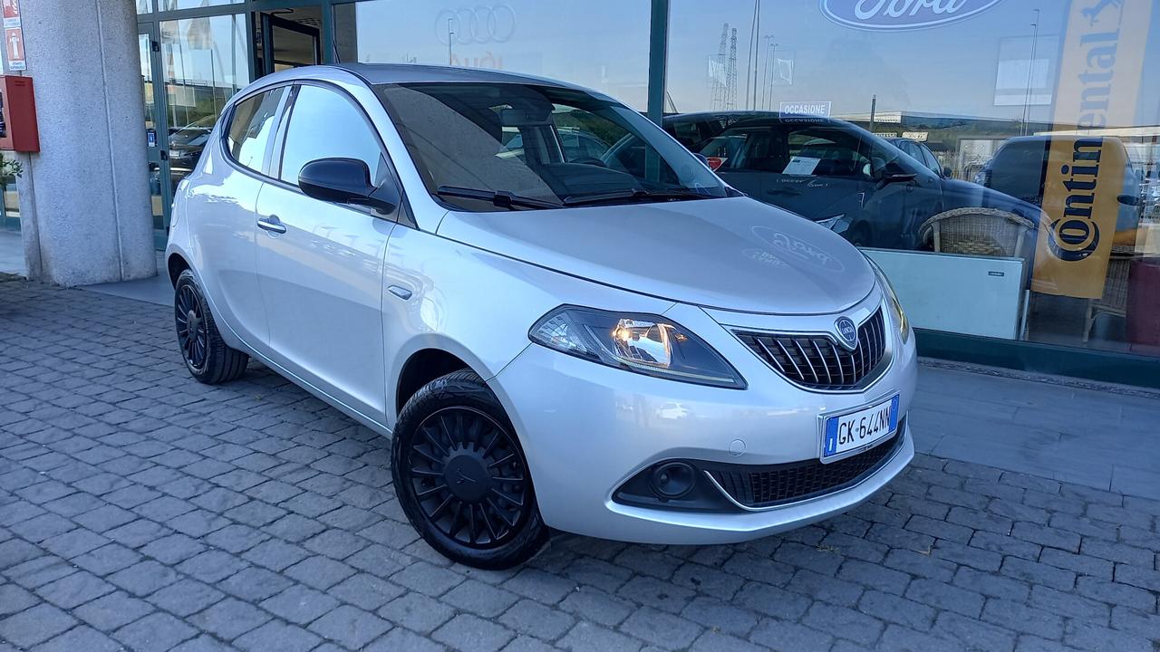 Lancia Ypsilon 1.0 FireFly 5 porte S&S Hybrid Silver