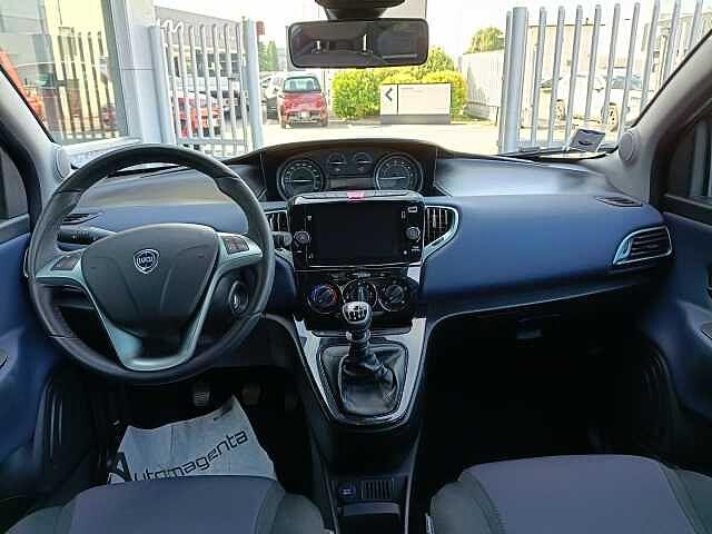 Lancia Ypsilon 1.0 Hybrid 69cv PLATINO AZIENDALE