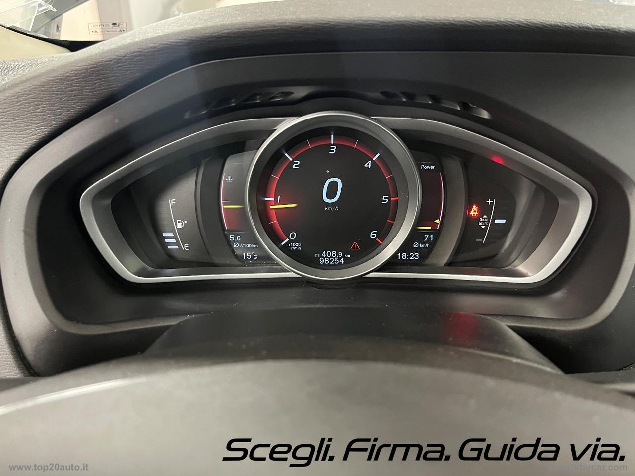 VOLVO V40 Cross Country D2 Kinetic|GANCIO TRAINO