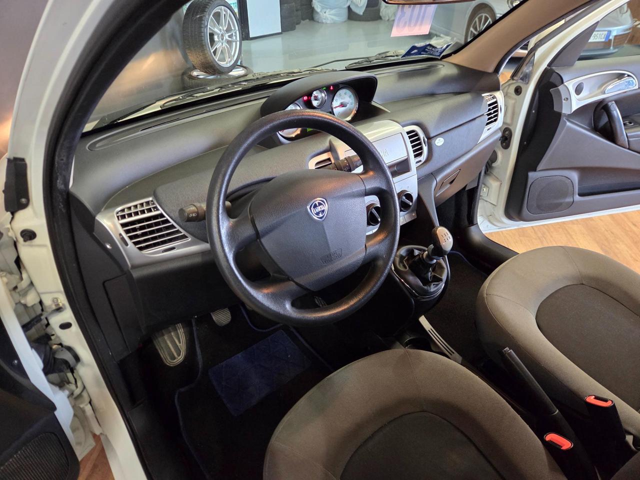 Lancia Ypsilon 3 Porte Ypsilon 1.2 8v New Oro (oro)