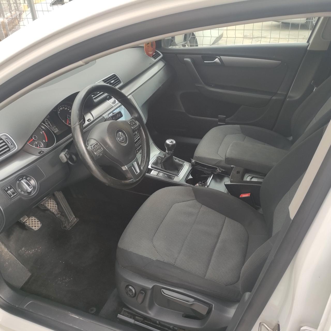 Volkswagen Passat 1.6 TDI Comfortline BlueM. Tech.