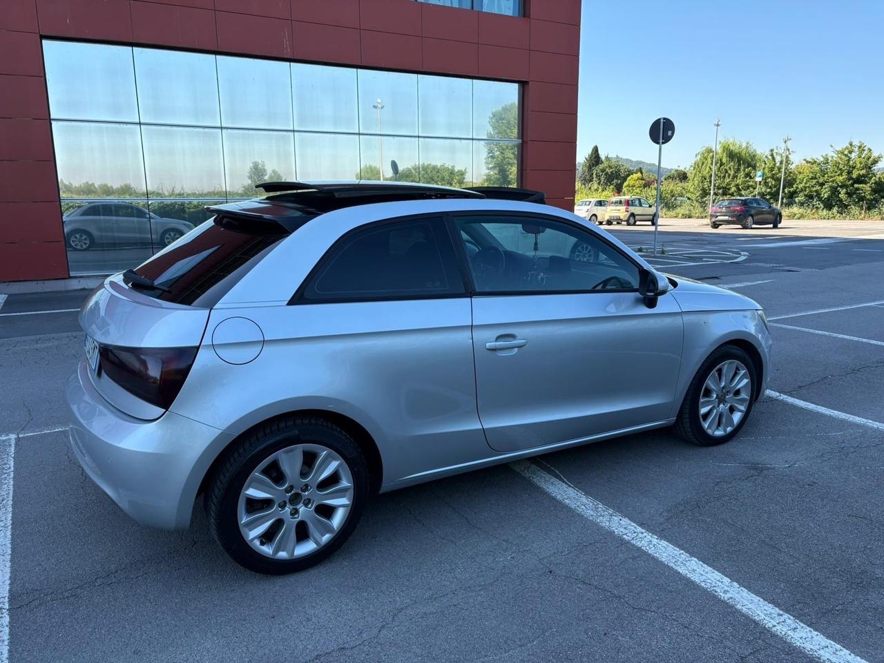 Audi A1 1.6 TDI 105 CV Attraction 281.000 KM TETTUCCIO APRIBILE