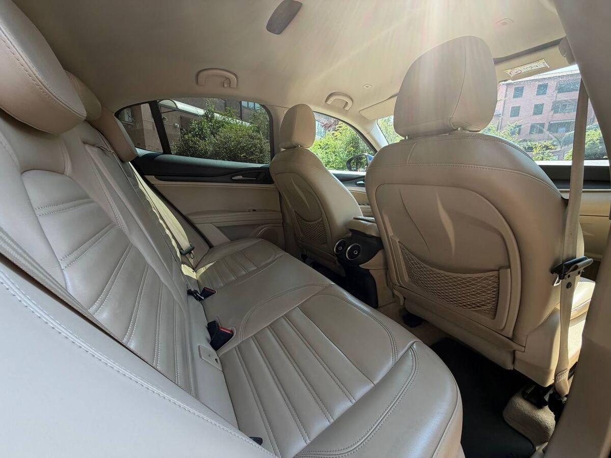 Alfa Romeo Stelvio 2.2 t Business Q4 210cv auto