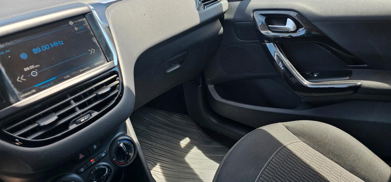 Peugeot 208 PureTech 82 5 porte Allure