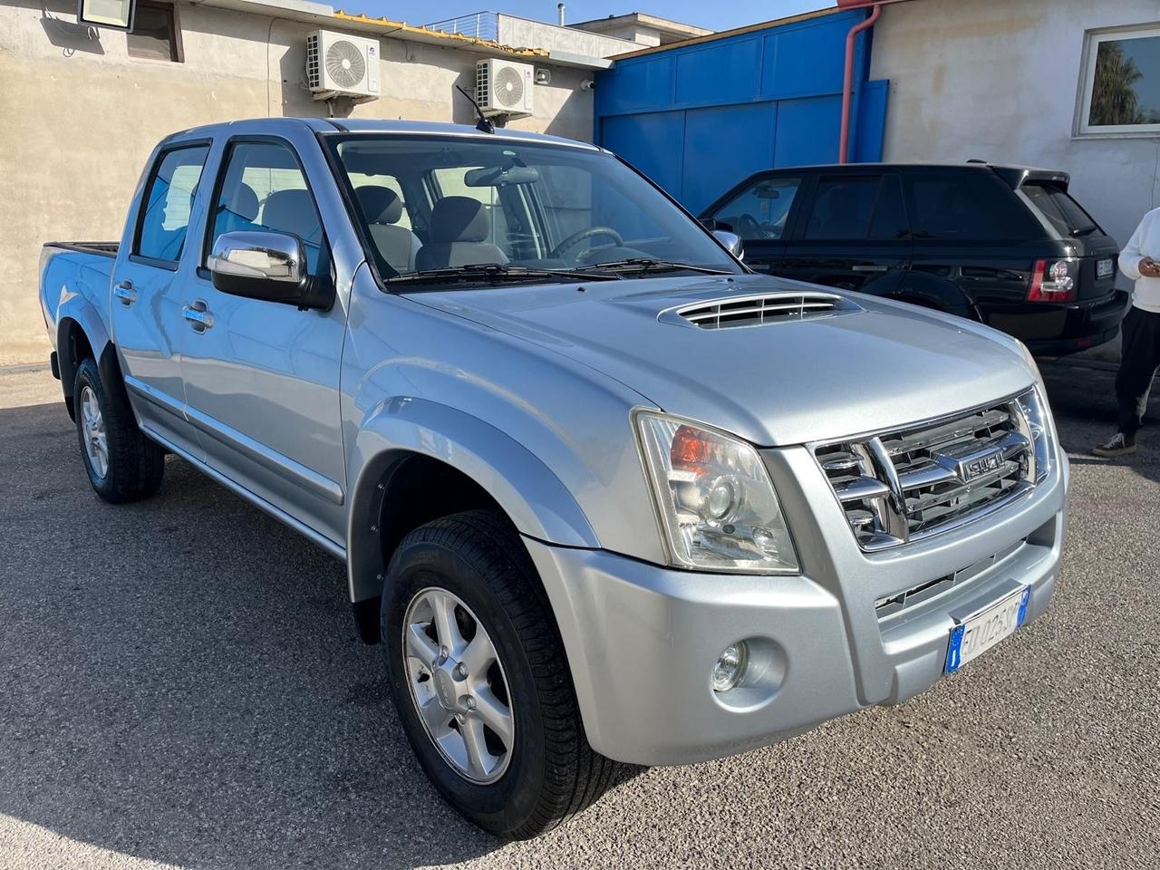 IsuzuD-Max-3.0T.D-4WD/4P-c.aut-km135000-2010