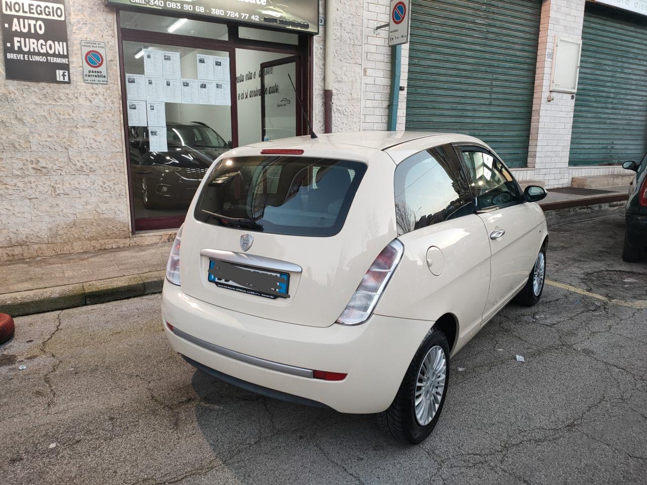 Lancia Ypsilon 1.2 16V Argento