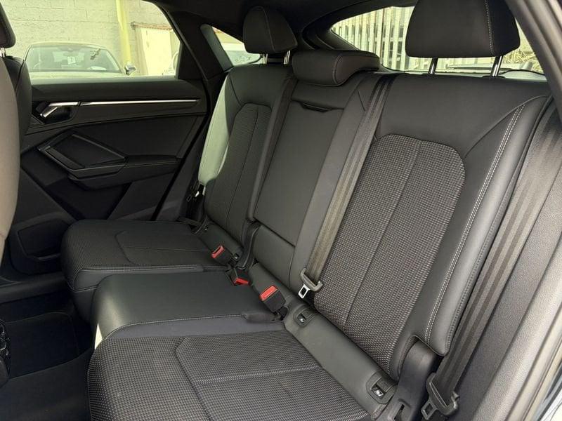 Audi Q3 SPB S Line interno ed esterno 2.0 TDI 150CV S-Tronic 35