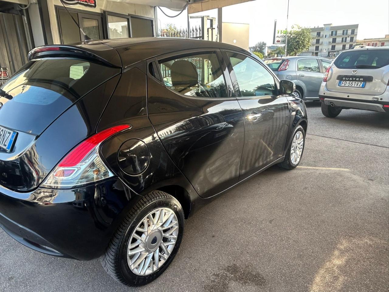 Lancia Ypsilon 1.2 69 CV 5 porte Platinum