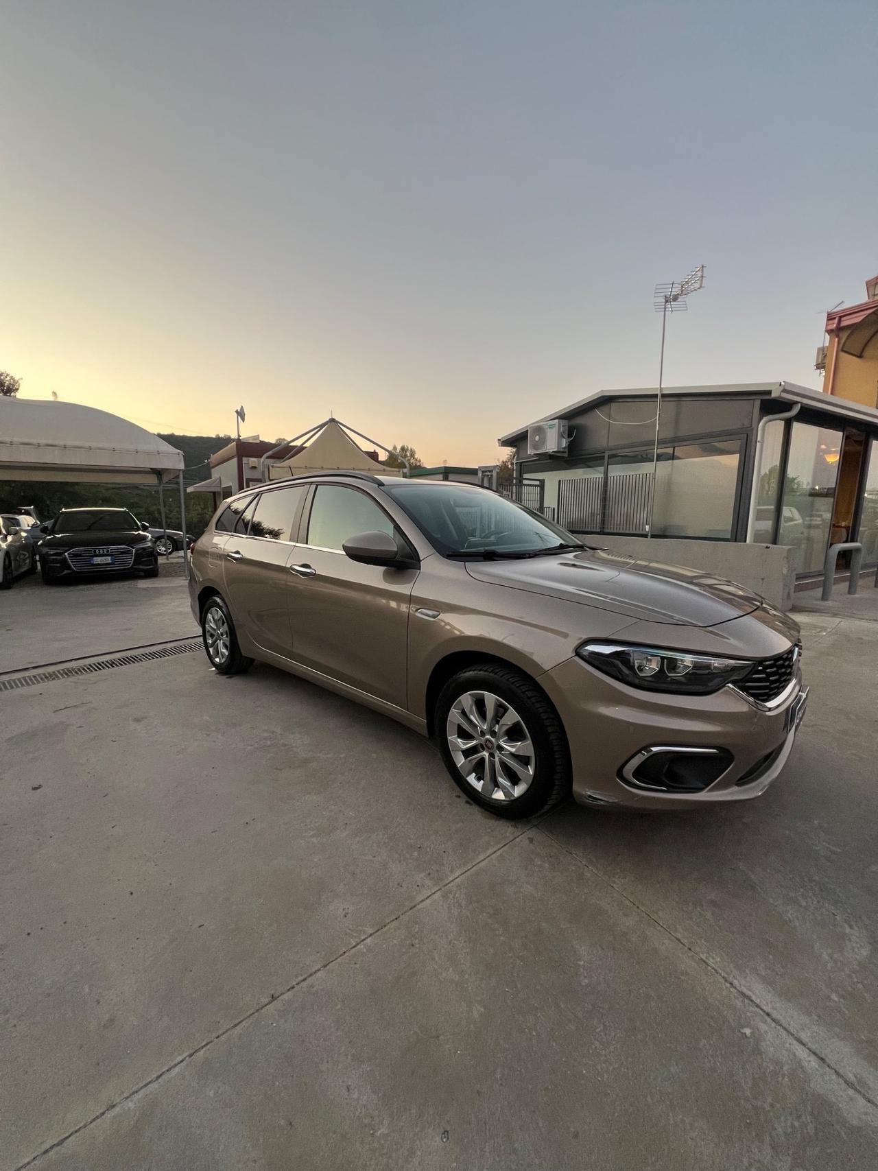 Fiat Tipo 1.6 Mjt S&S DCT SW Lounge