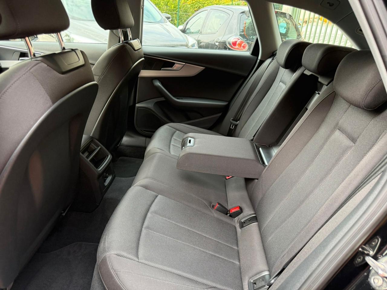 Audi A4 Avant 30 TDI/136 CV S tronic Business