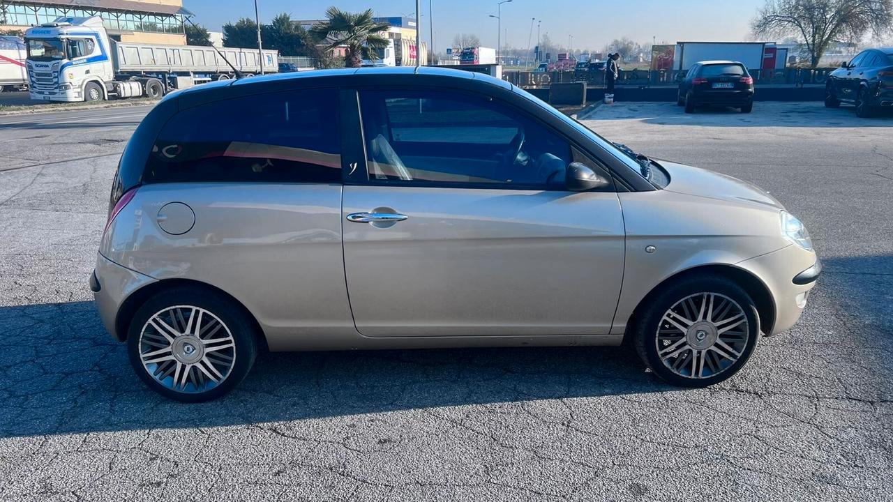 Lancia Ypsilon 1.3 MJT 75 CV Platino