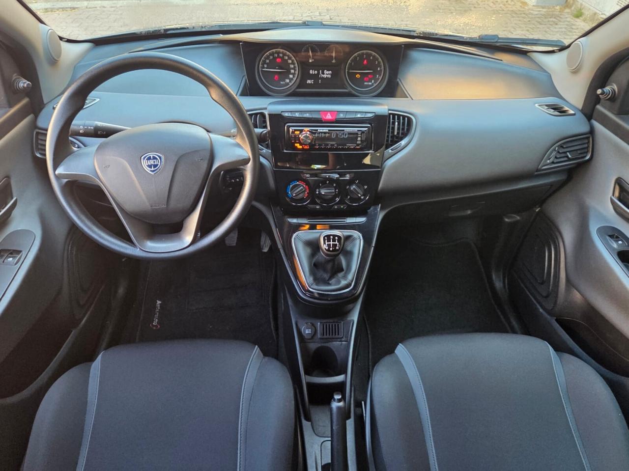 Lancia Ypsilon 1.2 Silver 17.000 KM
