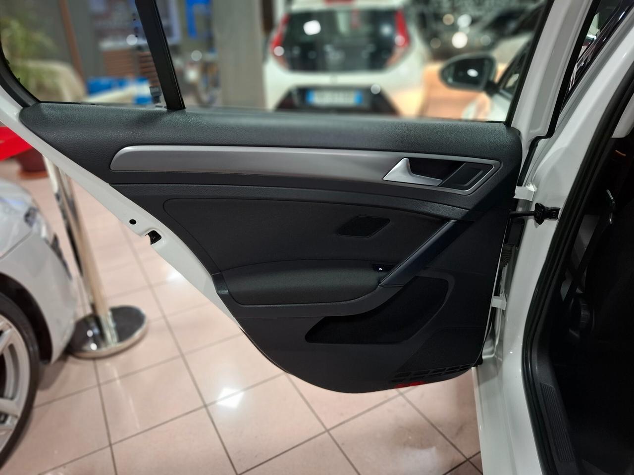 Volkswagen Golf 7 1.2 benzina Neopatentato