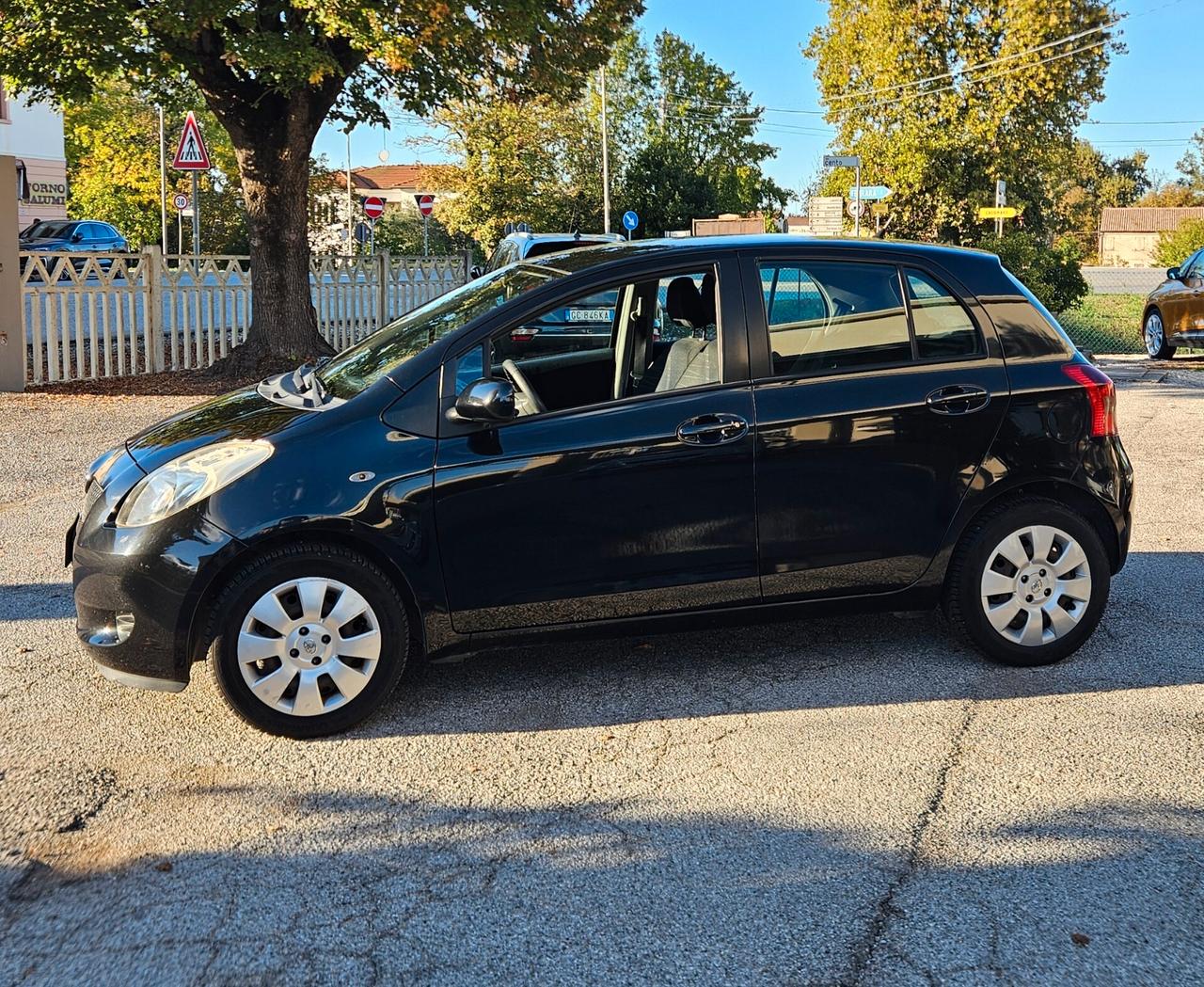 Toyota Yaris 1.0 5 P SOL