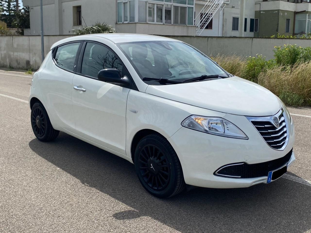 Lancia Ypsilon 1.2 69 CV Unyca