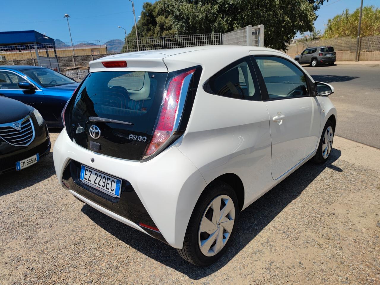 Toyota Aygo 1.0 VVT-i 69 CV 3 porte x-clusiv