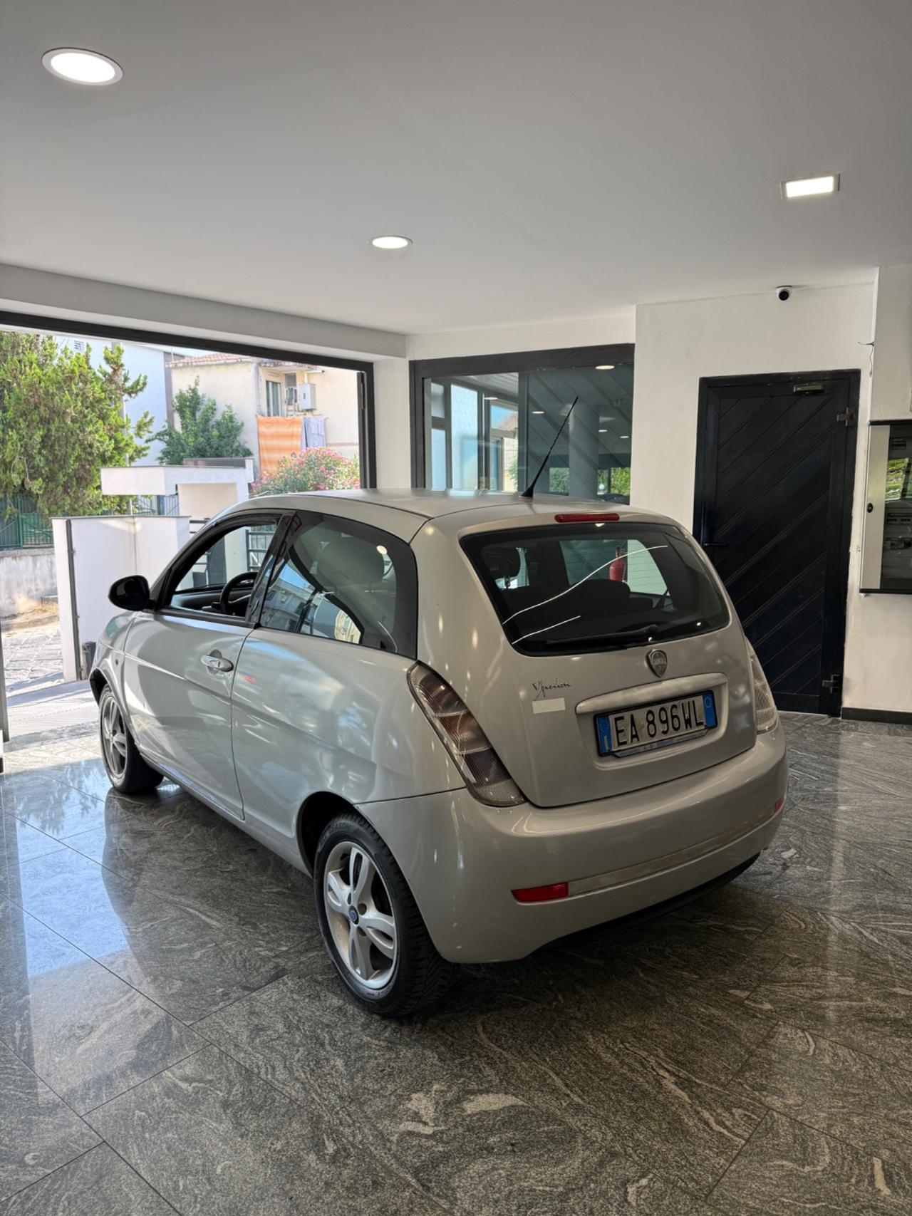 Lancia Ypsilon 1.3 MJT 75 CV Elle