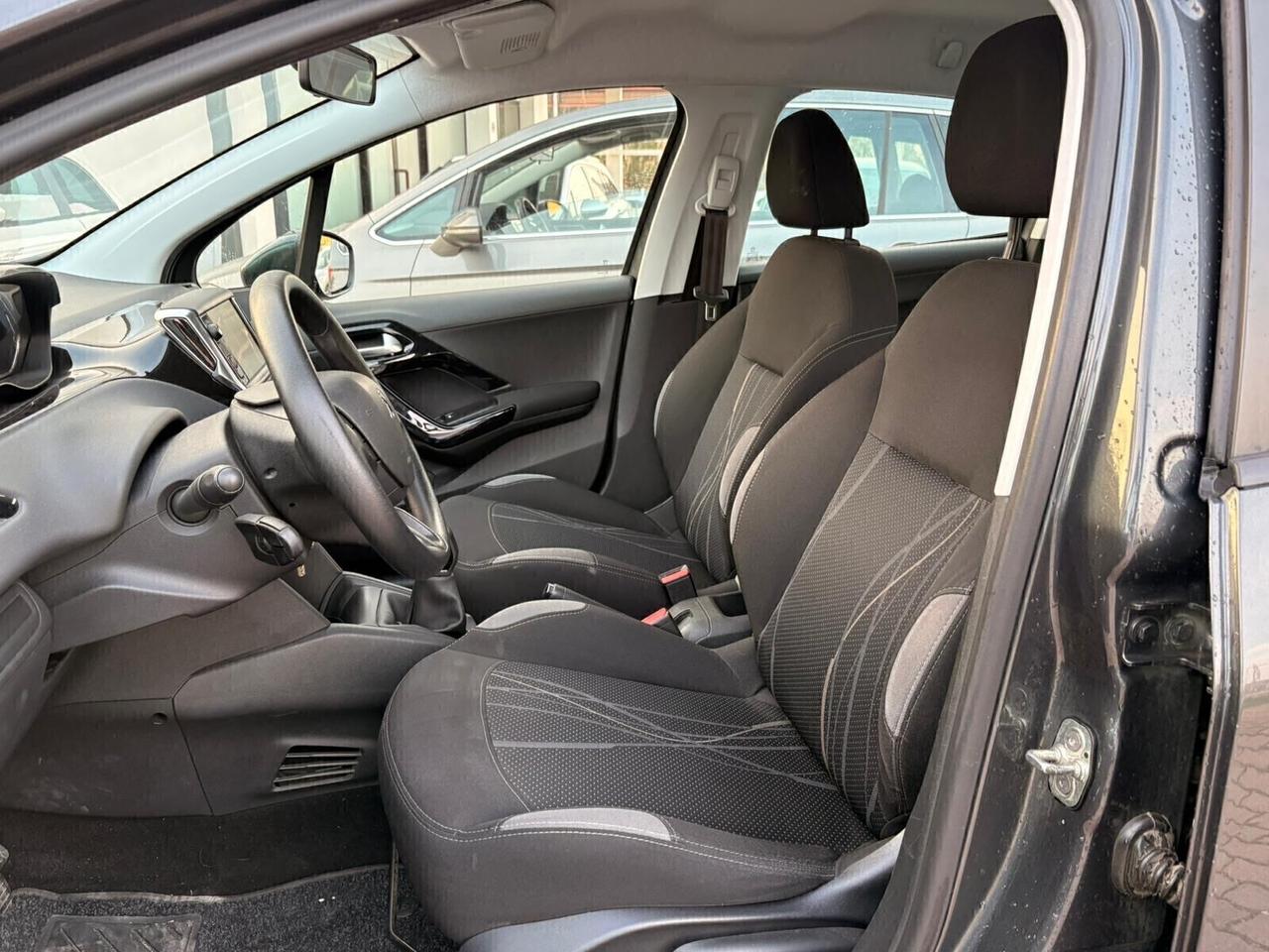 Peugeot 208 1.4 HDi 68 CV 5 porte Allure