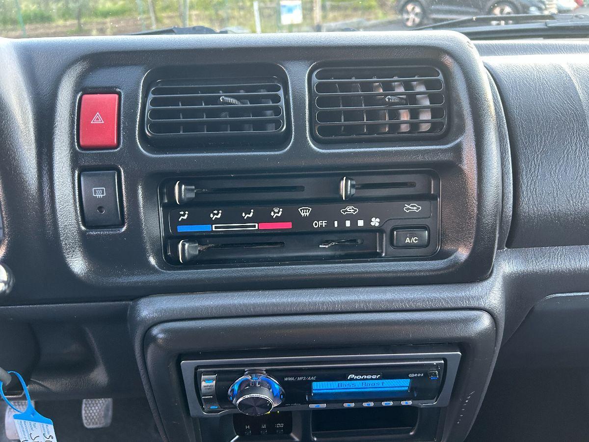 SUZUKI - Jimny - 1.3i 16V 4WD JLX