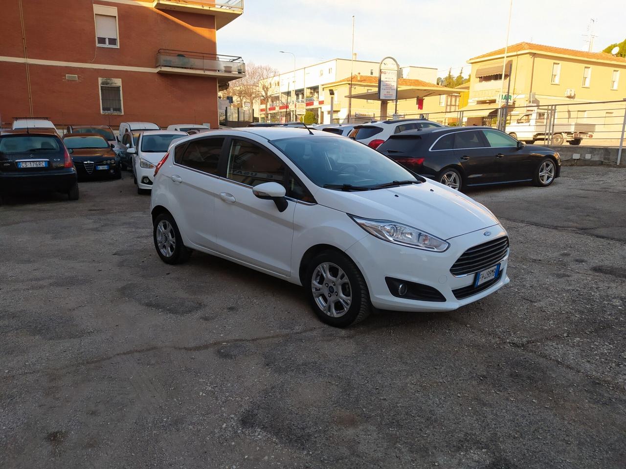 Ford Fiesta 1.4 5 porte Bz.- GPL Black & White Edition Neopatentati