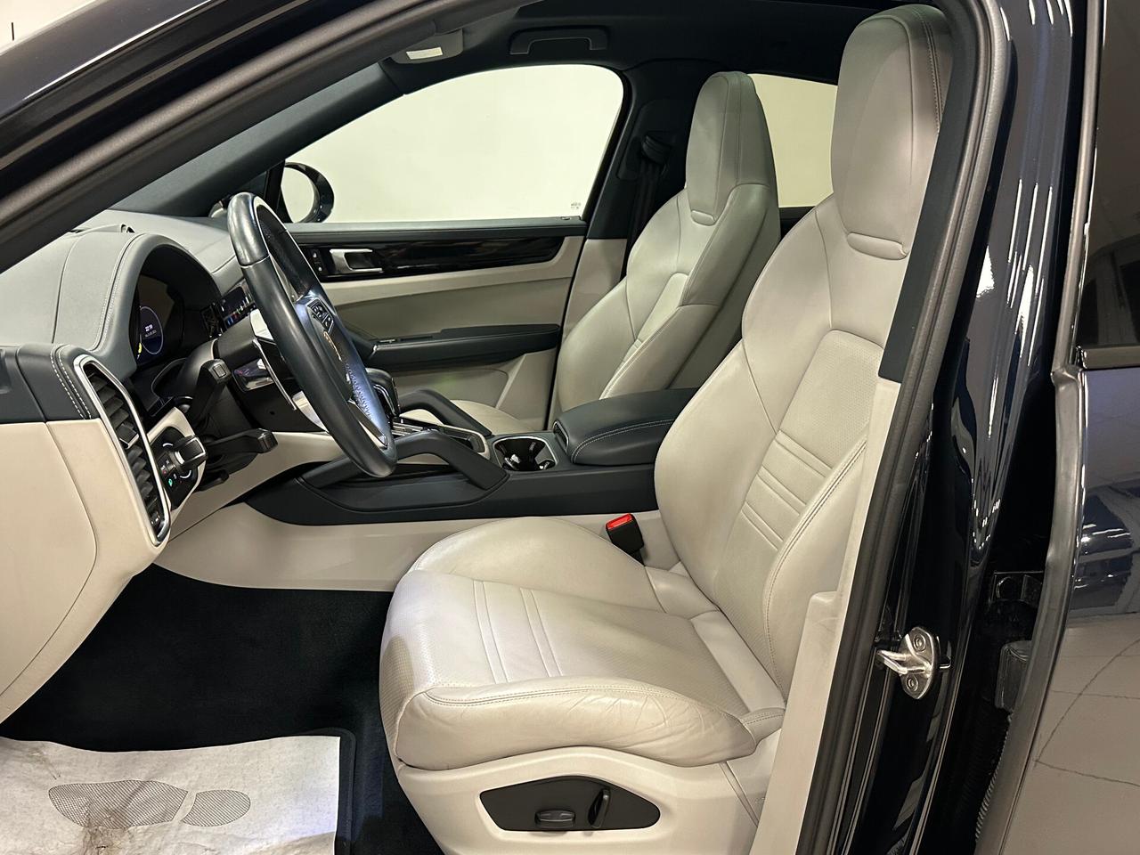Porsche Cayenne Coupé 3.0 V6 E-Hybrid - 2023