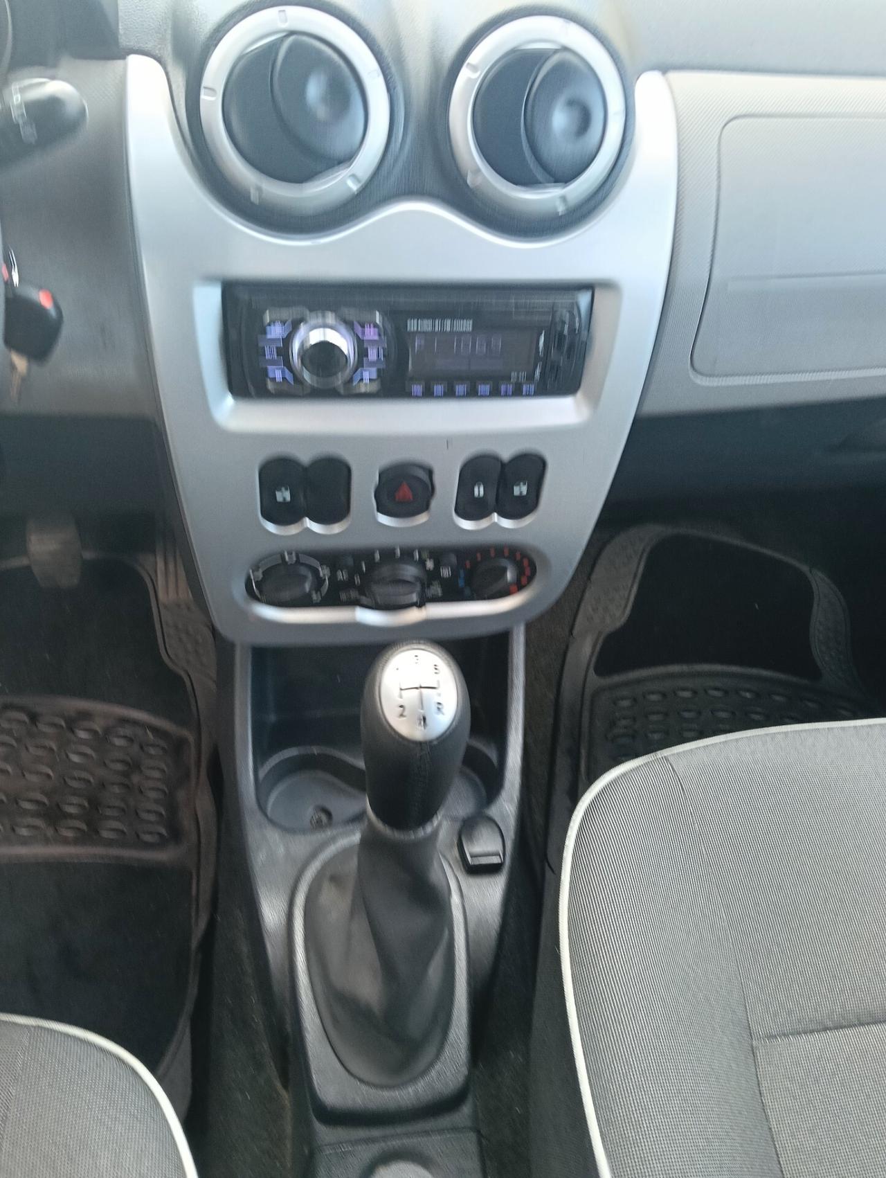 Dacia Sandero 1.2 16V Embleme