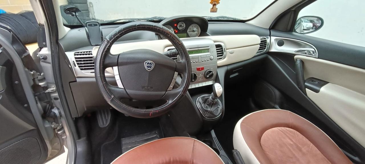 Lancia Ypsilon 1.4 16V