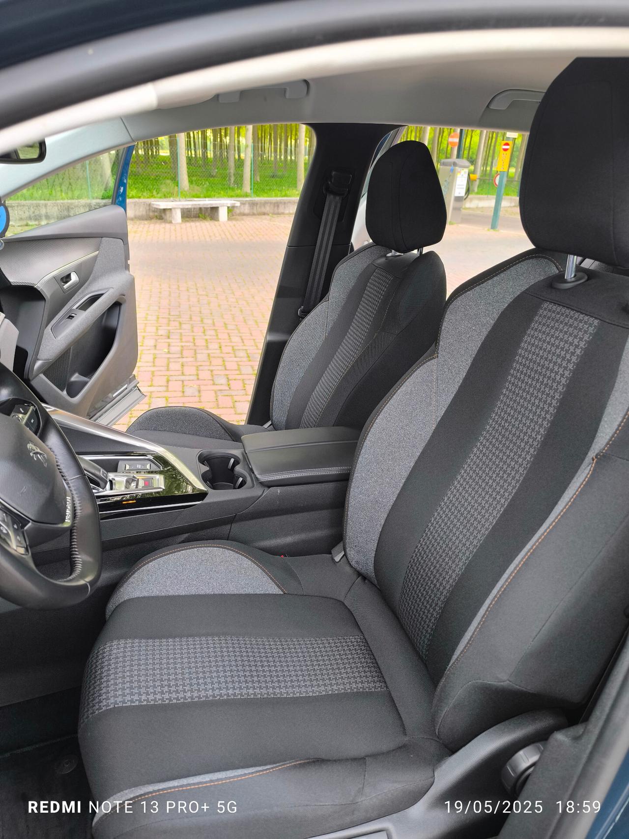 Peugeot 3008 BlueHDi 130 S&S EAT8 Active Business