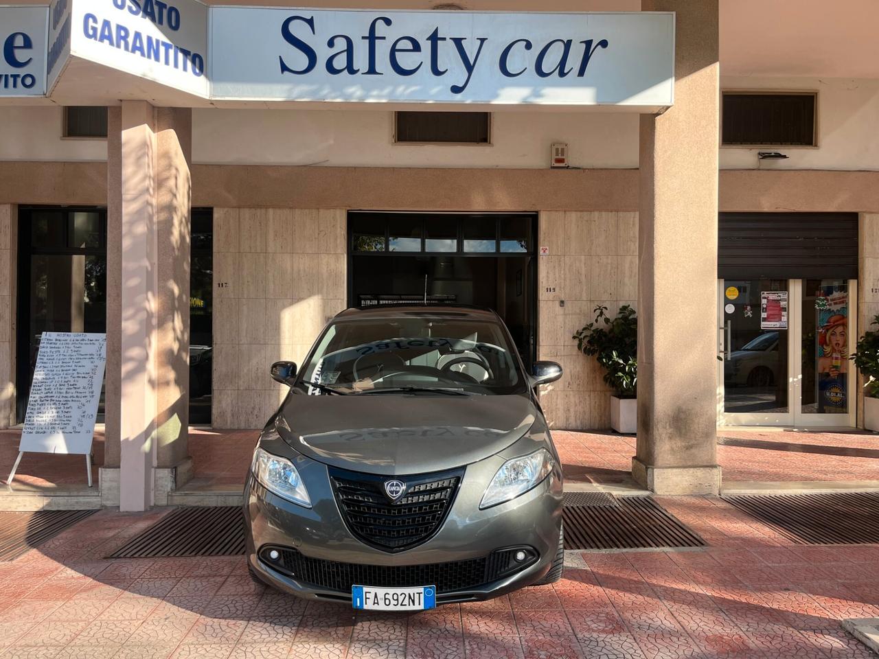 Lancia Ypsilon 1.3MJT 95CV 5p perfetta garantita-15